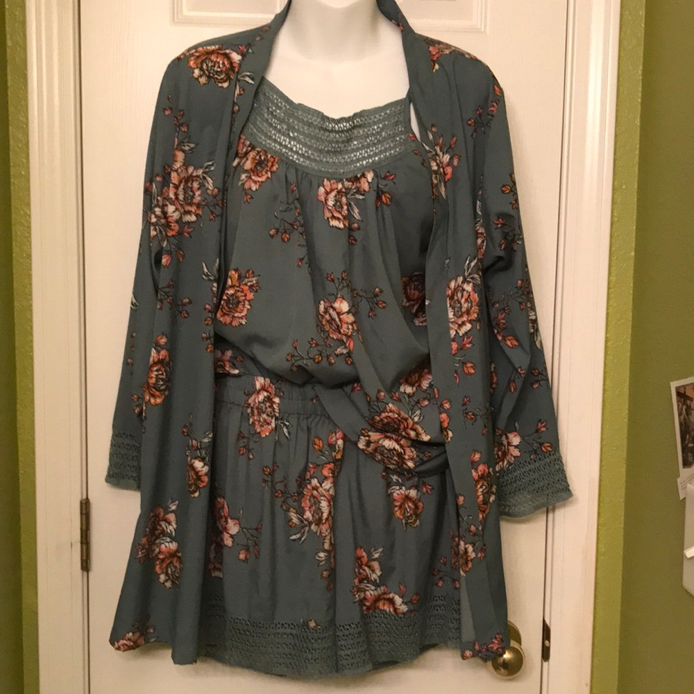 Japna Loungwear in moss green, lace details, 3 pieces!